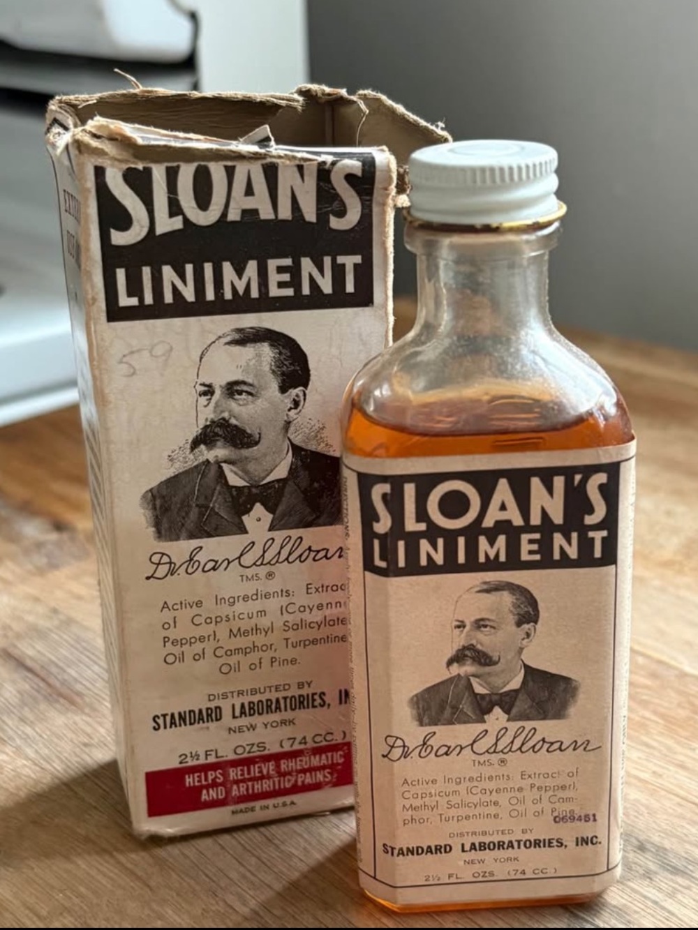 Vintage  Sloan’s Liniment Glass Collectible Bottle with Original Box Full 2.5oz